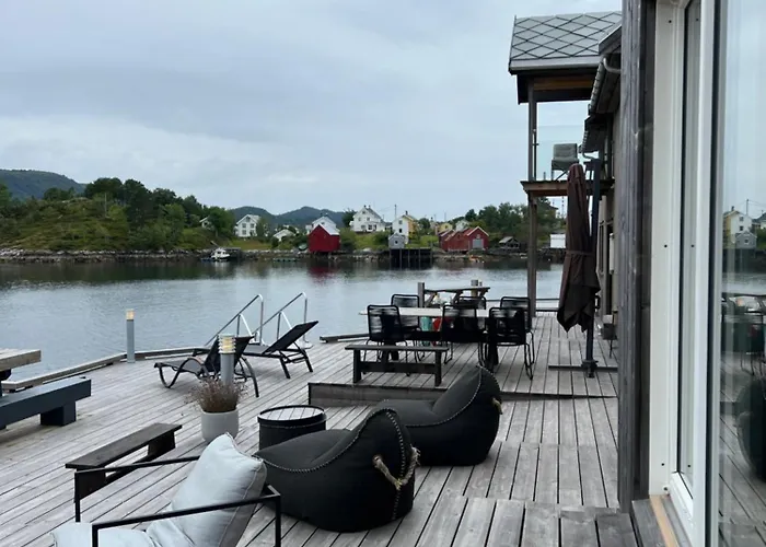 Amundoya Boathouse
